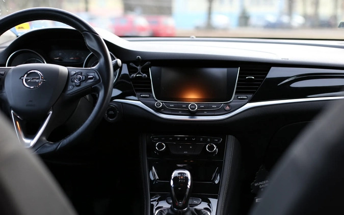 Opel Astra cena 30000 przebieg: 224330, rok produkcji 2016 z Pszów małe 704